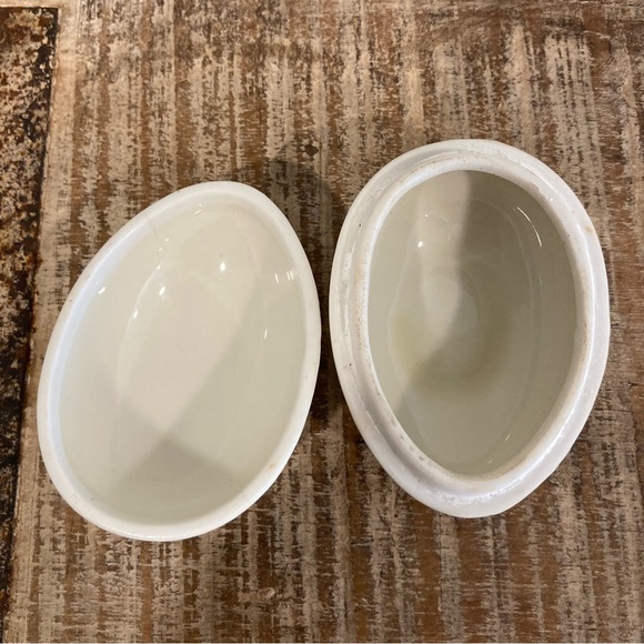 Takahashi Ceramic Egg Trinket Box with Gold Butterfly - Picture 6 of 16